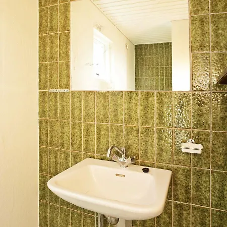 Three-bedroom Holiday In 3 Hébergement de vacances Bogense
