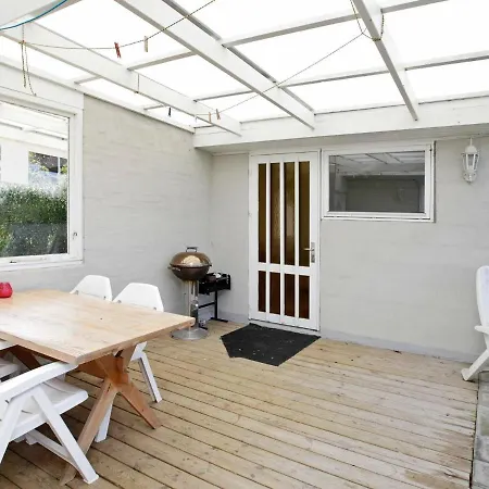 Three-bedroom Holiday In 3 Hébergement de vacances Bogense