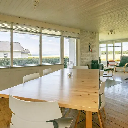 Hébergement de vacances Three-bedroom Holiday In 3