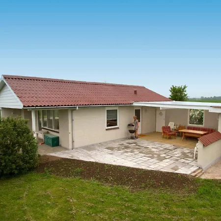 Three-bedroom Holiday In 3
