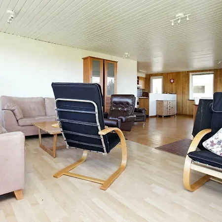 Three-bedroom Holiday In 3 * Bogense