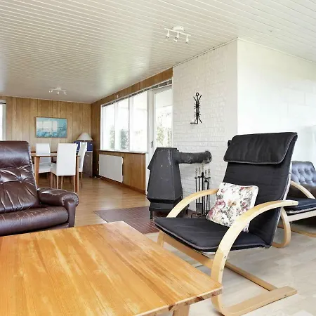 Three-bedroom Holiday In 3 Hébergement de vacances Bogense