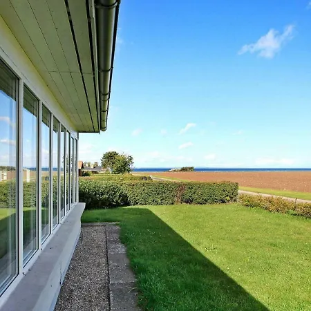 Three-bedroom Holiday In 3