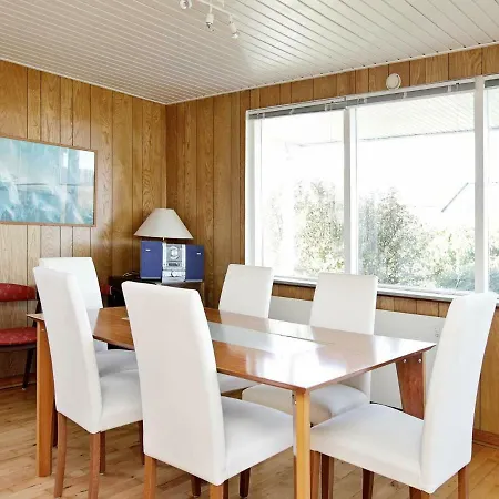Hébergement de vacances Three-bedroom Holiday In 3